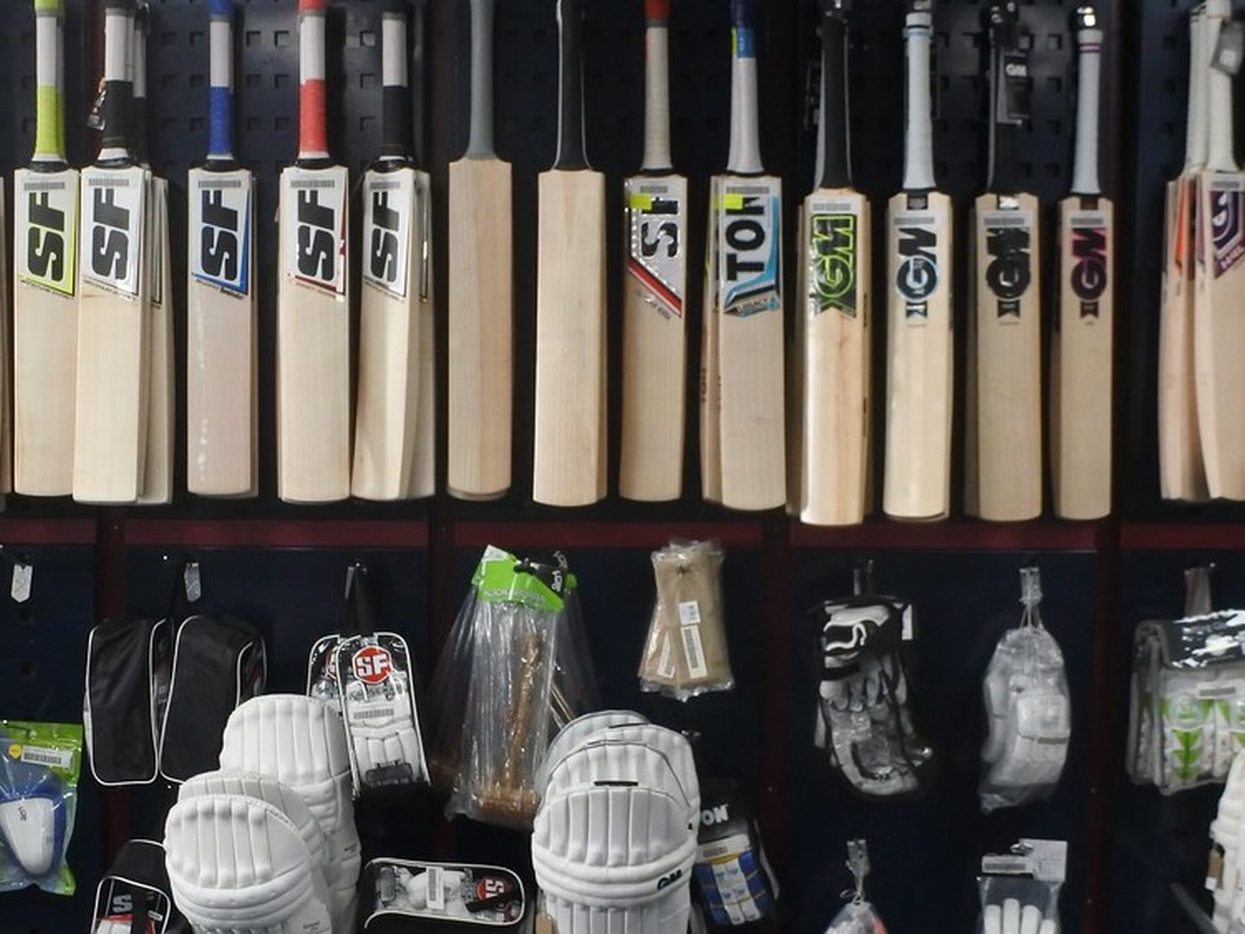 Bats and rackets rack