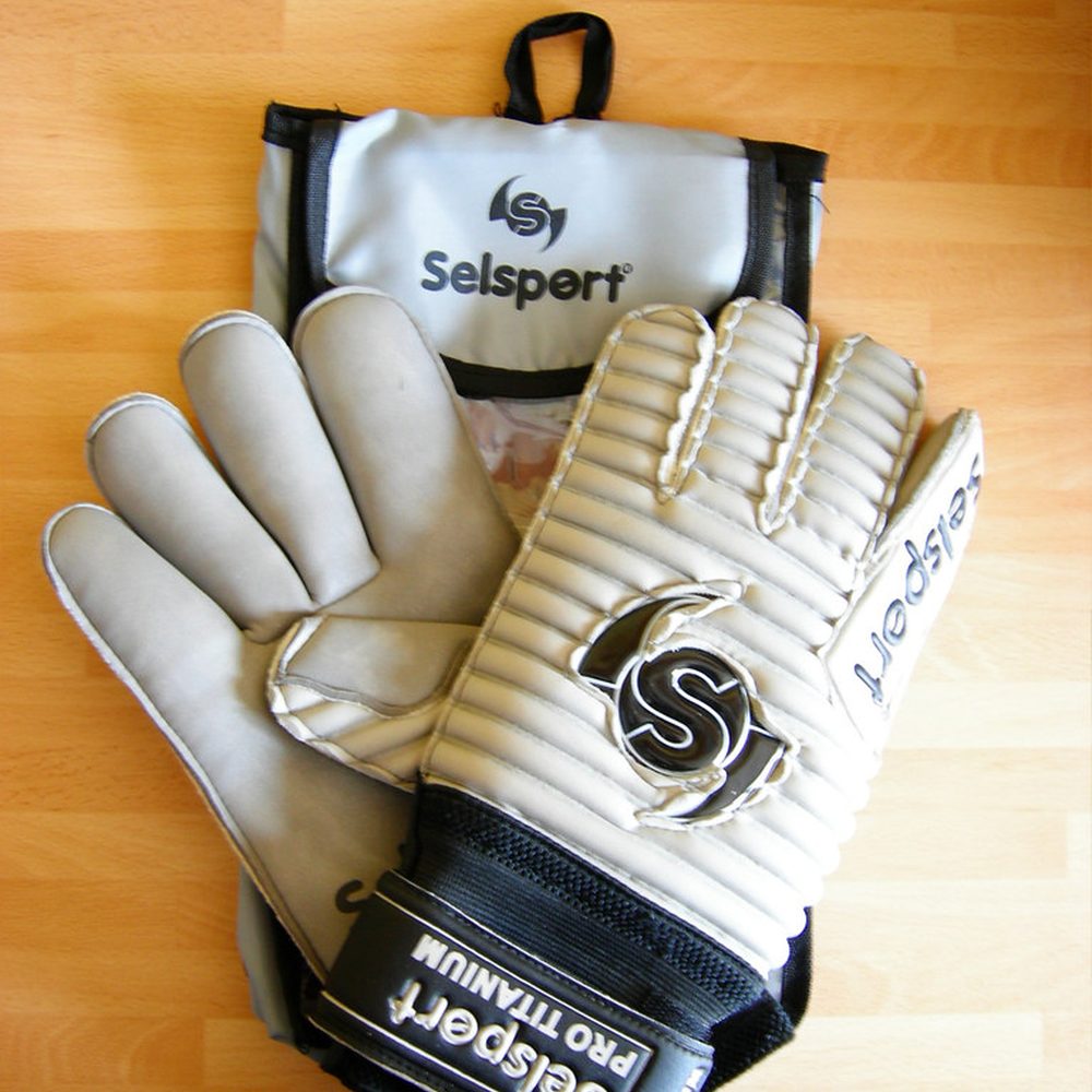 GK gloves